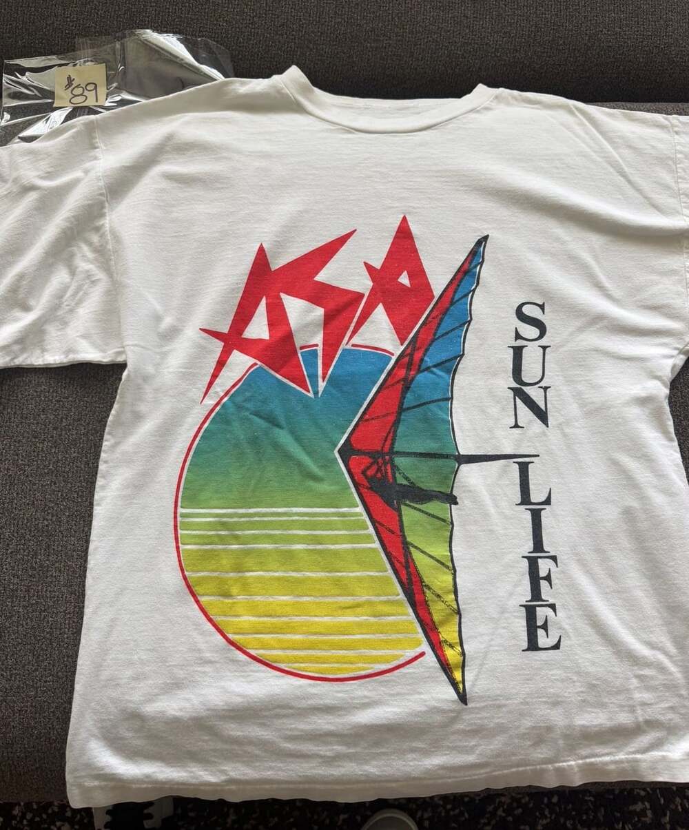Vintage Hang Gliding Sun Life Graphic T-Shirt White Single Stitch